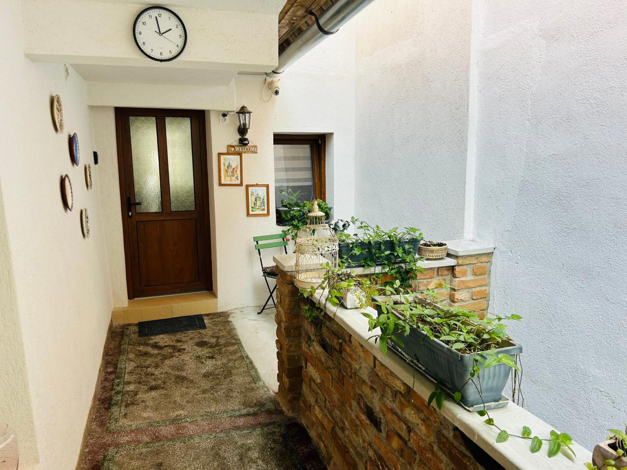 T4house Apartament *